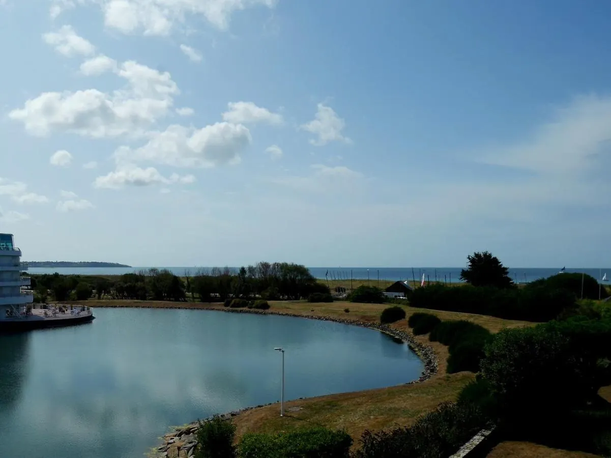 Ref 041 Appartement Pour Quatre Personnes Vue Mer Acces Plage Et Parc Du Fogeo Arzon France