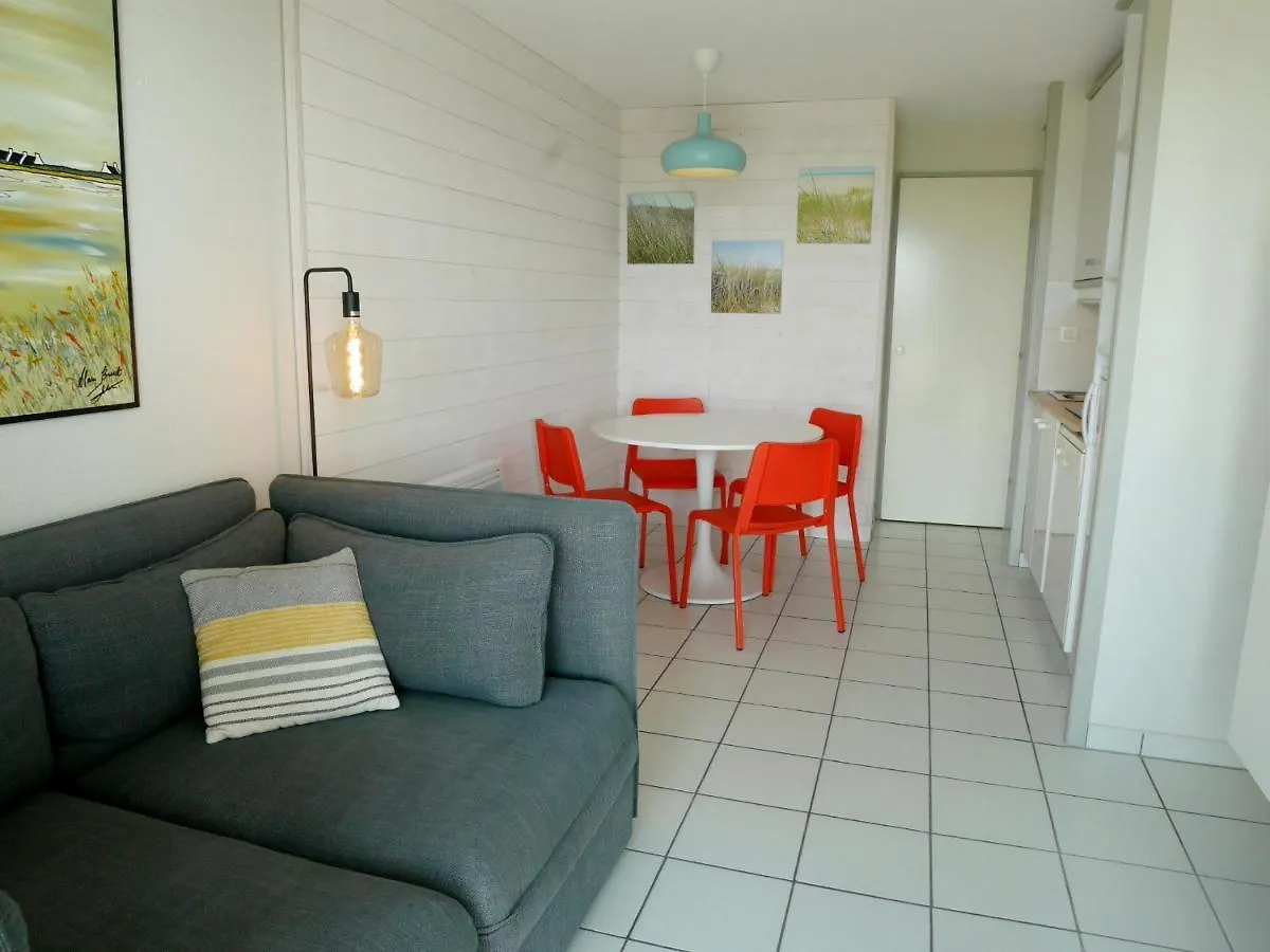 Apartment Ref 041 Appartement Pour Quatre Personnes Vue Mer Acces Plage Et Parc Du Fogeo Arzon France